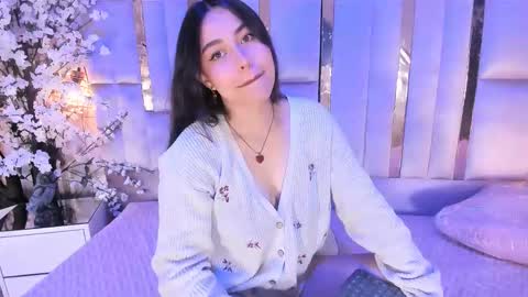 hannacollins_2 online show from December 2025 12:56:02 PM