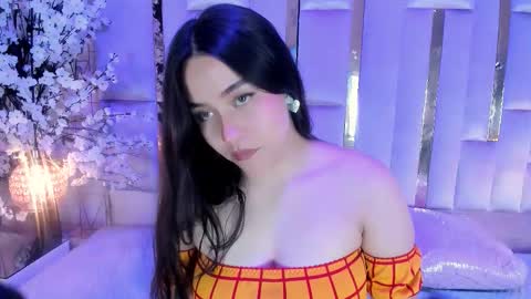 hannacollins_2 online show from February 2026 01:09:02 PM