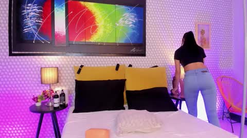 Hanna online show from November 2025 03:23:01 AM