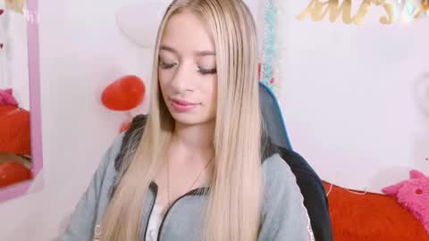 Snapshot of hannah_026 chatting on September 2025 11:43:01 AM Hannah 027 online show from September 2025 11:43:01 AM