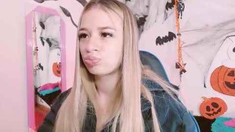 Snapshot of hannah_026 chatting on October 2025 10:37:01 AM Hannah 027 online show from October 2025 10:37:01 AM