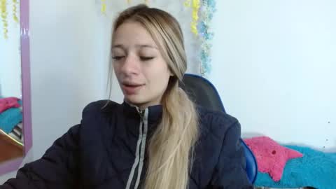 Snapshot of hannah_026 chatting on November 2025 10:27:01 AM Hannah 027 online show from November 2025 10:27:01 AM