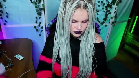 Hannah online show from November 2025 10:19:02 PM