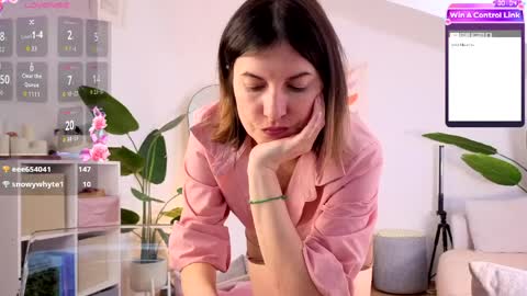 Snapshot of hannahflora chatting on April 2026 06:19:01 AM Hannah online show from April 2026 06:19:01 AM