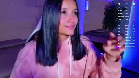 Snapshot of hannahmonttgomery chatting on June 2026 04:49:02 PM hannahmonttgomery Help me reach 100 Hands up online show from June 2026 04:49:02 PM