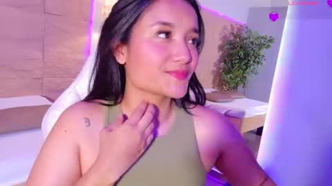 Snapshot of hannahmonttgomery chatting on July 2026 04:31:01 PM hannahmonttgomery Help me reach 100 Hands up online show from July 2026 04:31:01 PM