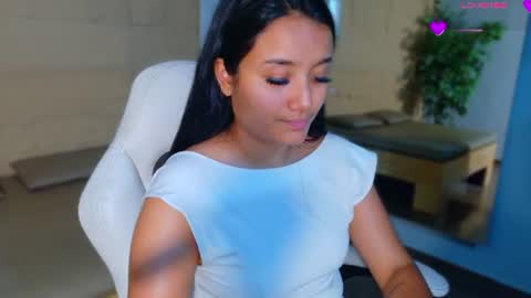 Snapshot of hannahmonttgomery chatting on August 2026 04:17:02 PM hannahmonttgomery Help me reach 100 Hands up online show from August 2026 04:17:02 PM
