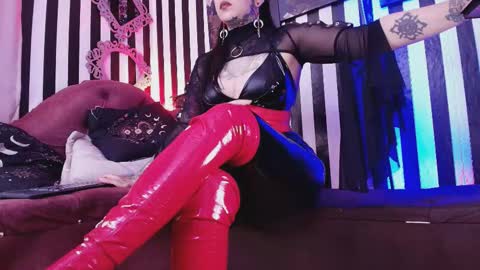 Snapshot of hannalicious4u chatting on November 2025 09:36:01 PM FOLLOW ME INTA MOONXMAFE online show from November 2025 09:36:01 PM