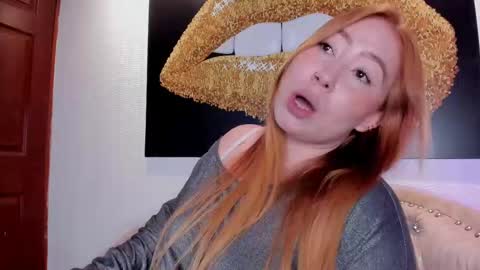 hannamartinn_ online show from October 2025 04:31:02 PM