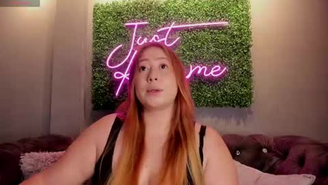 hannamartinn_ online show from May 2026 03:42:02 PM