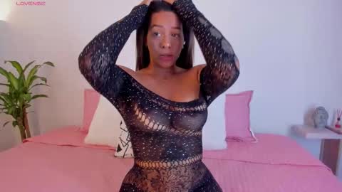 Hanna Williams  online show from December 2025 09:01:02 PM
