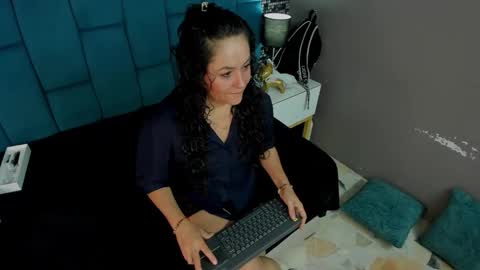 Hanny  online show from December 2025 12:01:02 PM