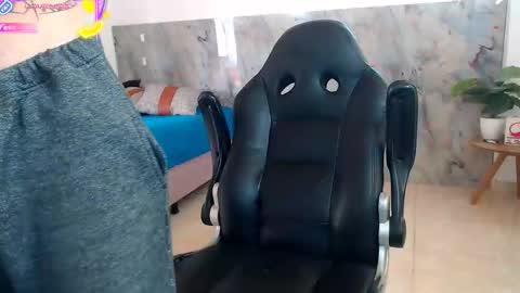 hanz_col online show from October 2025 12:06:01 PM