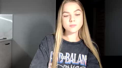 Snapshot of happy_fox_ chatting on October 2025 09:23:01 PM happy_fox_ online show from October 2025 09:23:01 PM