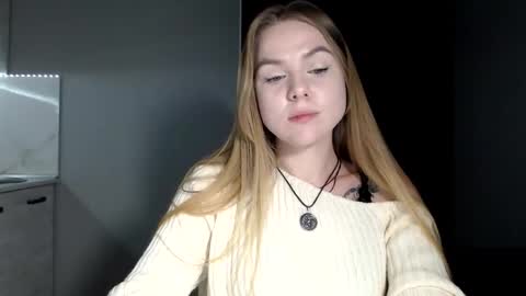 happy_fox_ online show from April 2026 10:32:01 PM