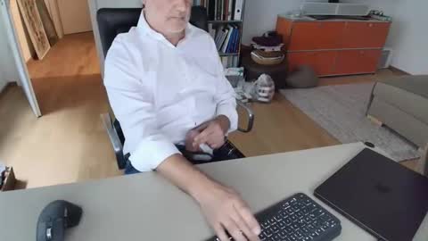 Snapshot of happybugger chatting on May 2026 06:08:01 AM Cum for you online show from May 2026 06:08:01 AM