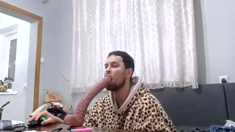 Snapshot of happycock_9inch chatting on January 2026 08:07:01 PM Rommy2K online show from January 2026 08:07:01 PM