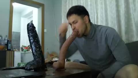 Snapshot of happycock_9inch chatting on February 2026 02:02:02 AM Rommy2K online show from February 2026 02:02:02 AM