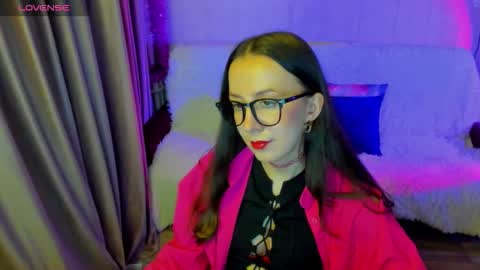Snapshot of happystephanie chatting on December 2025 07:10:01 PM Stephanie online show from December 2025 07:10:01 PM