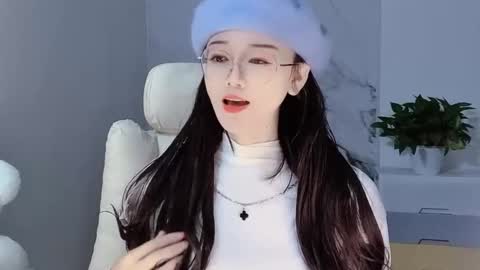 Snapshot of happysweetie168 chatting on December 2024 03:43:01 AM Daisy online show from December 2024 03:43:01 AM