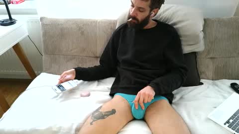 Snapshot of hard_out_here chatting on April 2026 06:22:01 AM Chris online show from April 2026 06:22:01 AM