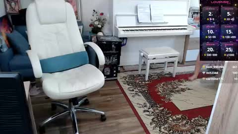 Elly online show from February 2025 10:49:02 AM