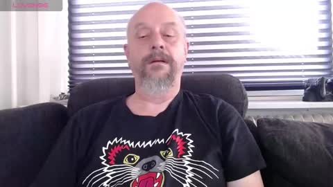 Snapshot of hardmrlazy chatting on September 2025 12:06:01 PM MrLazy online show from September 2025 12:06:01 PM