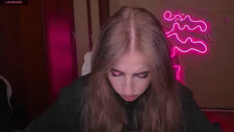 Julia online show from March 2025 05:07:01 AM