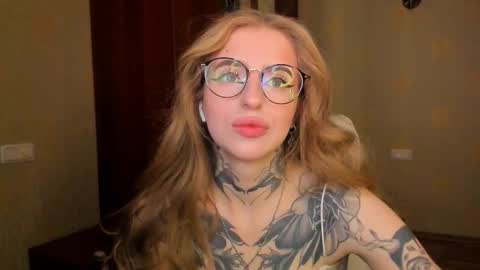 Julia online show from November 2025 05:50:02 AM