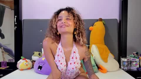 Snapshot of harmonyy_hill chatting on April 2026 10:52:01 PM Harmony Hill online show from April 2026 10:52:01 PM