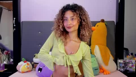 Snapshot of harmonyy_hill chatting on April 2026 02:40:02 AM Harmony Hill online show from April 2026 02:40:02 AM