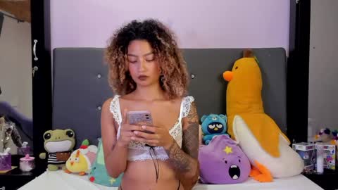 Snapshot of harmonyy_hill chatting on April 2026 12:19:02 AM Harmony Hill online show from April 2026 12:19:02 AM