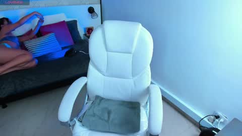 Harper  online show from November 2025 07:46:01 PM