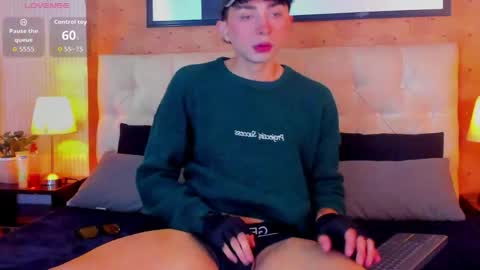 Snapshot of harry_salvatore chatting on May 2026 12:43:01 PM Harry Salvatore online show from May 2026 12:43:01 PM
