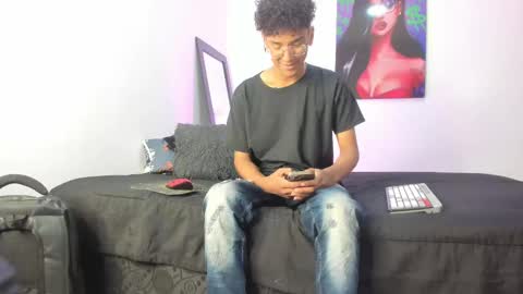 Snapshot of harrytwink18 chatting on February 2025 01:17:02 PM HARRY online show from February 2025 01:17:02 PM