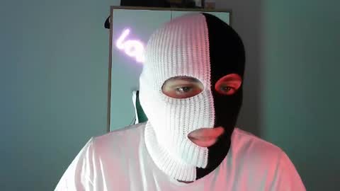 Snapshot of harvey6dent6 chatting on April 2026 10:18:01 PM Two-Face online show from April 2026 10:18:01 PM