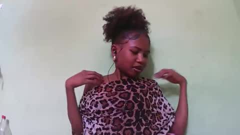 Snapshot of hasleyinah chatting on April 2026 07:03:02 AM hasleyinah online show from April 2026 07:03:02 AM