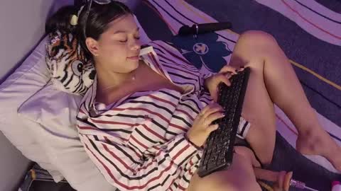 hatsajones online show from April 2026 04:15:01 AM