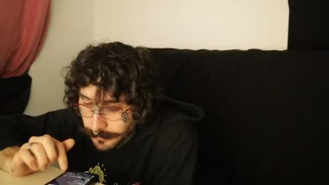 Snapshot of hatsumotokyoto chatting on January 2025 12:47:01 AM More content   2   online show from January 2025 12:47:01 AM