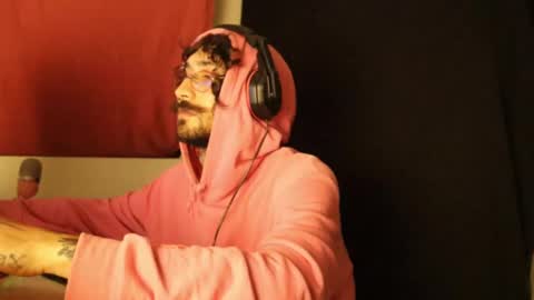 Snapshot of hatsumotokyoto chatting on February 2025 12:13:01 AM More content   2   online show from February 2025 12:13:01 AM