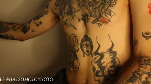 Snapshot of hatsumotokyoto chatting on March 2025 10:56:01 PM More content   2   online show from March 2025 10:56:01 PM