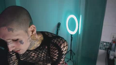 Snapshot of hatsumotokyoto chatting on October 2025 06:35:02 AM More content   2   online show from October 2025 06:35:02 AM