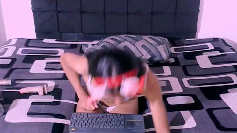 hayley_1111 online show from December 2025 11:43:01 PM