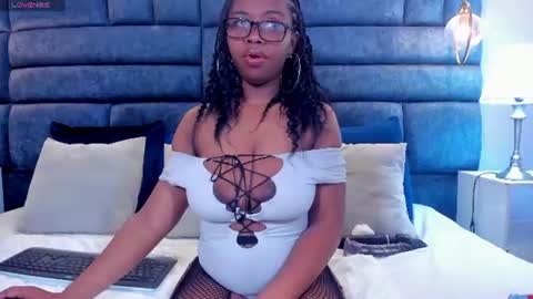 hazel_lanee online show from June 2026 04:35:02 AM