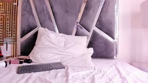  Hazel  online show from February 2025 03:53:02 PM