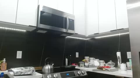 Hazel online show from January 2026 12:14:02 AM