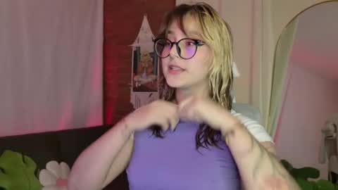 Snapshot of hazelbrownn23 chatting on April 2026 01:00:01 AM Hazel Brown online show from April 2026 01:00:01 AM