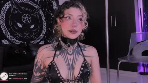 Snapshot of hazellwitch chatting on April 2026 05:43:02 PM Hazell Witch online show from April 2026 05:43:02 PM