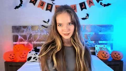 Hazel  online show from October 2025 04:13:02 PM