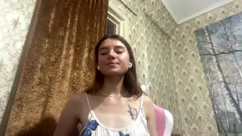 Lili online show from May 2026 12:21:01 PM